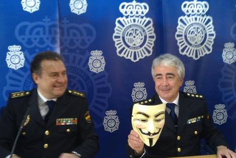 polizia-spagnola-guy-fawkes