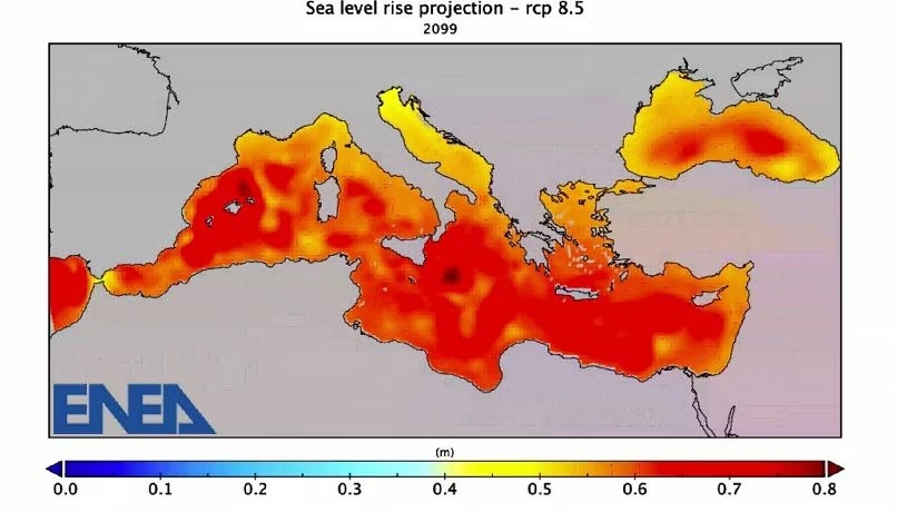 Secondo le nuove proiezioni dell’ENEA sugli effetti del riscaldamento globale, anche rispettando l’Accordo di Parigi sul clima, entro il 2100 il Mediterraneo si alzerà di 40 centimetri. A rischio fra 2500 e 5000 chilometri quadrati di territorio italiano