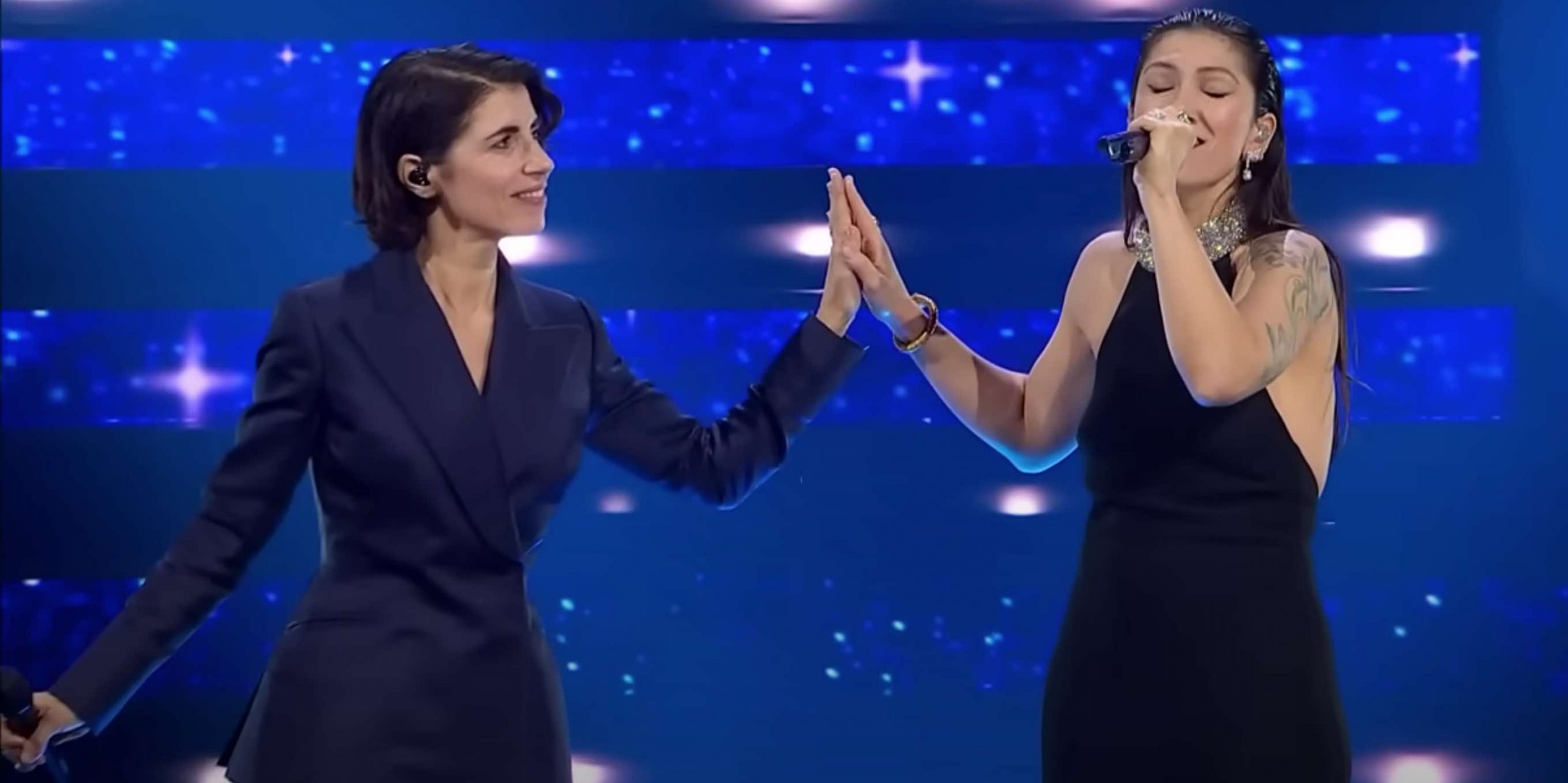 Giorgia ed Elisa si esibiscono nel duetto per le cover durante la 73esima edizione del Festival di Sanremo 2023
