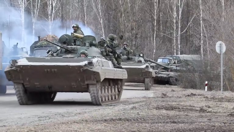 Carri armati russi nell'area di Kyiv