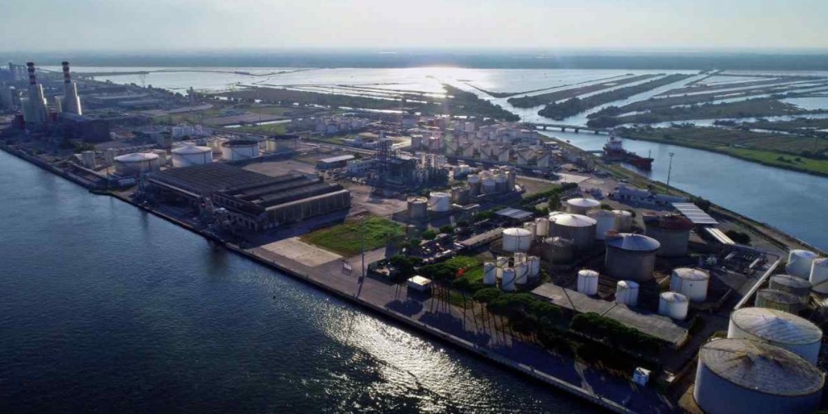 Il porto di Ravenna che potrebbe diventare hub del gas