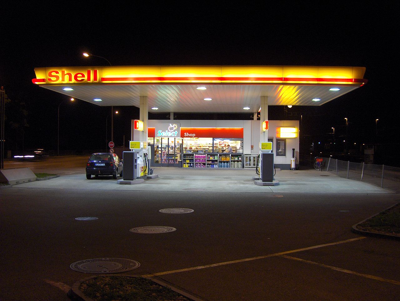 Un distributore della Shell. La compagnia petrolifera ha fatto profitti record nel 2022