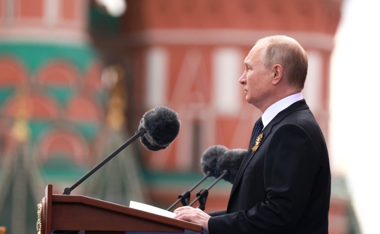 Il presidente della Russia Vladimir Putin durante la parata della Giornata della Vittoria del 9 maggio 2022