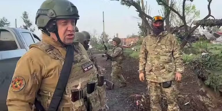 Il capo del Gruppo Wagner, Evgeny Prigozhin, annuncia che le sue truppe hanno occupato il quartier generale militare russo a Rostov.