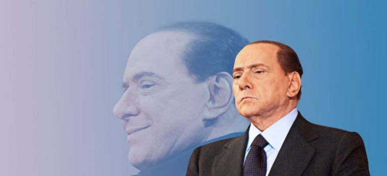 Silvio Berlusconi raffigurato in primo piano e con l'immagine riflessa.