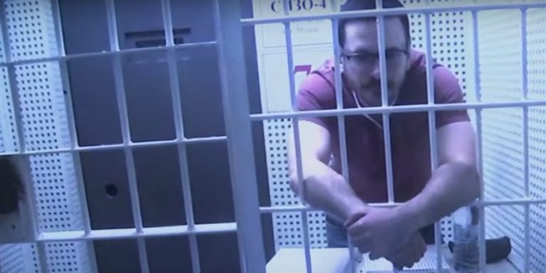 Ilya Yashin in carcere in Russia.