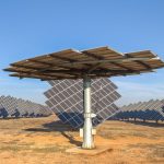 La foto mostra un progetto di energia solare e stoccaggio in Mozambico.