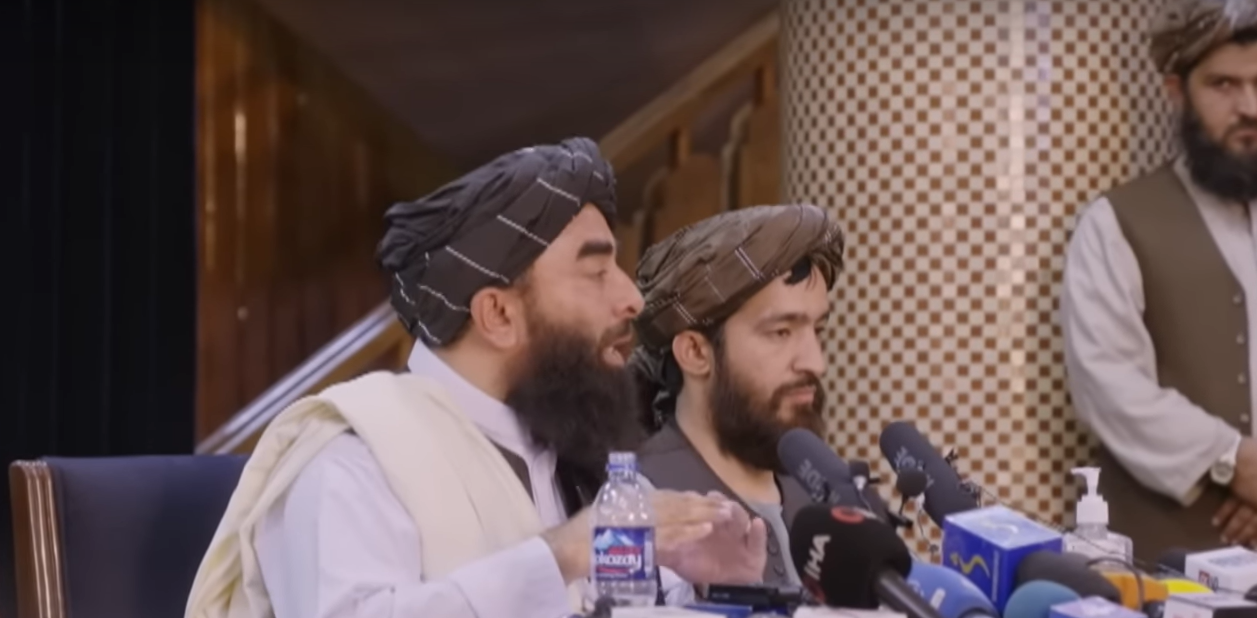 tavolo stampa dei talebani all'indomani della presa di Kabul nell'agosto del 2021