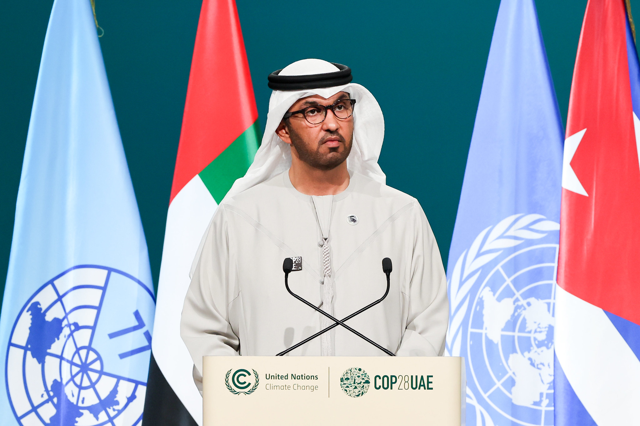 Il presidente della COP28, Sultan Al Jaber. Hanno suscitato la riprovazione globale le sue affermazioni sulla non scientificità dell'eliminazione dei combustibili fossili entro il 2050.