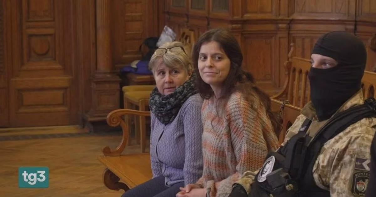 Ilaria Salis a processo in Ungheria. Rischia fino a 24 anni di carcere. Per gli stessi reati che le vengono contestati, in Italia le pene sono solo di pochi anni.