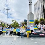 una protesta a San Francisco, negli Stati Uniti, contro le violenze sessuali nei confronti delle persone ucraine da parte dei soldati russi