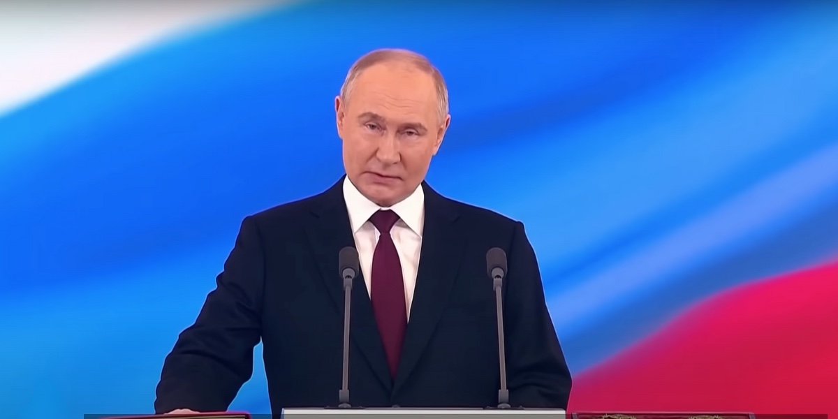 Il presidente russo Putin giura per il quinto mandato.
