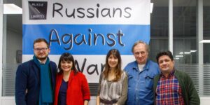 Un gruppo di dissidenti russi che fanno resistenza da Parigi a Putin