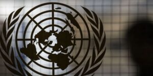 La vetrata della Corte Internazionale di Giustizia che ha dato un parere storico sul cambiamento climatico