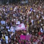 Cittadini israeliani protestano contro la guerra a Gaza e contro Netanyahu