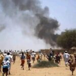 Centinaia di persone fuggono dai bombardamenti in Sudan