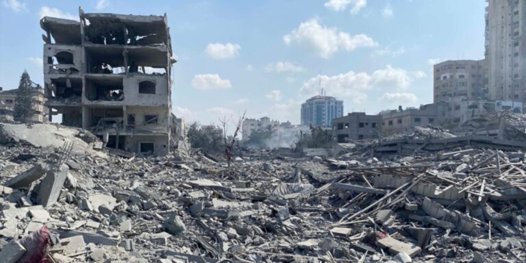 Macerie su Gaza dopo un attacco israeliano