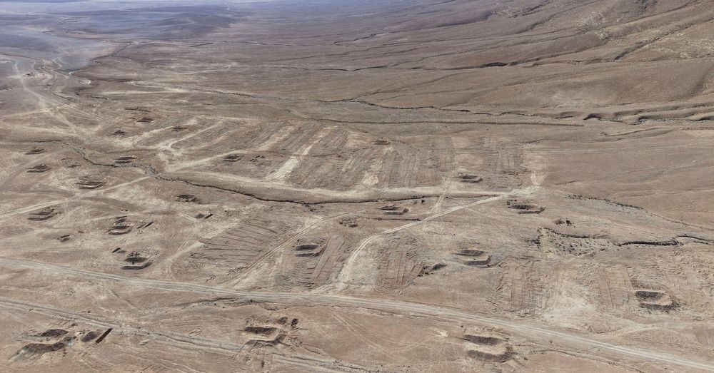 L'immagine satellitare della fossa comune segreta a est di Damasco, in Siria, scoperta dai giornalisti della Reuters.