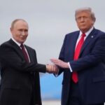 Trump stringe la mano di Putin nell'incontro negli Stati Uniti
