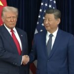 La stretta di mano tra il presidente USA Trump e il presidente cinese Xi. Ma la Cina persegue i propri obiettivi come si evince dal nuovo piano quinquennale