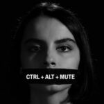 Una donna con un bavaglio sulla bocca e la scritta "CTRL-ALT-MUTE" a simboleggiare le minacce online che le giornaliste subiscono