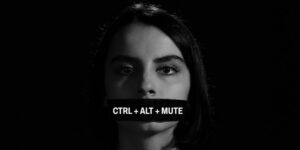 Una donna con un bavaglio sulla bocca e la scritta "CTRL-ALT-MUTE" a simboleggiare le minacce online che le giornaliste subiscono