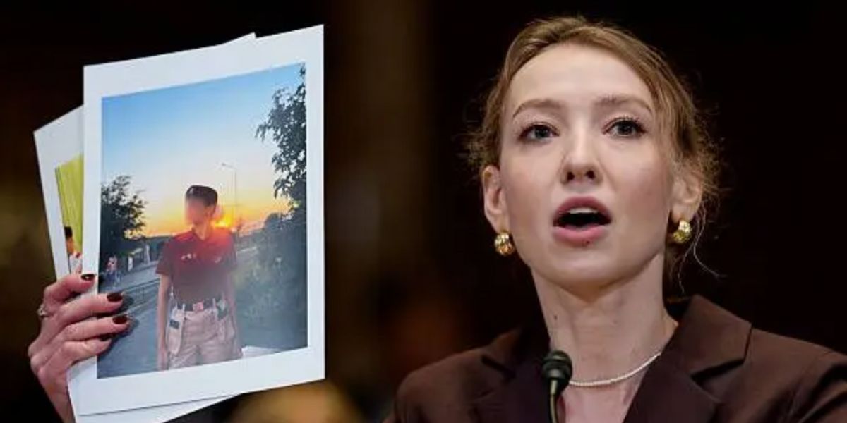 Kateryna Rashevska, esperta legale del Centro regionale per i diritti umani, mostra una fotografia di quelli che secondo lei sono bambini ucraini rapiti e portati in Corea del Nord, mentre parla durante un'audizione della sottocommissione del Senato sugli stanziamenti per “Il rapimento di bambini ucraini da parte della Federazione Russa” a Capitol Hill il 3 dicembre 2025 a Washington, DC.