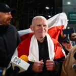 Il premio Nobel per la Pace, Ales Bialiatsky, a Vilnius, insieme alla leader dell'opposizione bielorussa, Svetlana Tikhanovskaya, subito dopo il rilascio dei prigionieri politici.