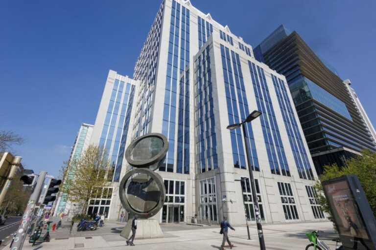 Il quartier generale di Euroclear, la depositaria belga che gestisce la maggior parte degli asset russi congelati nell’UE