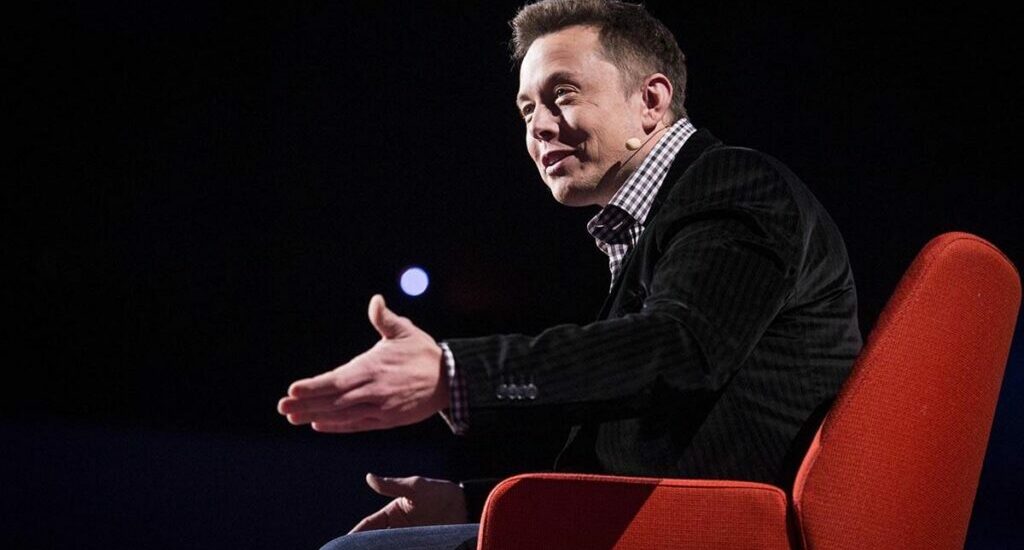 Elon Musk durante un intervento