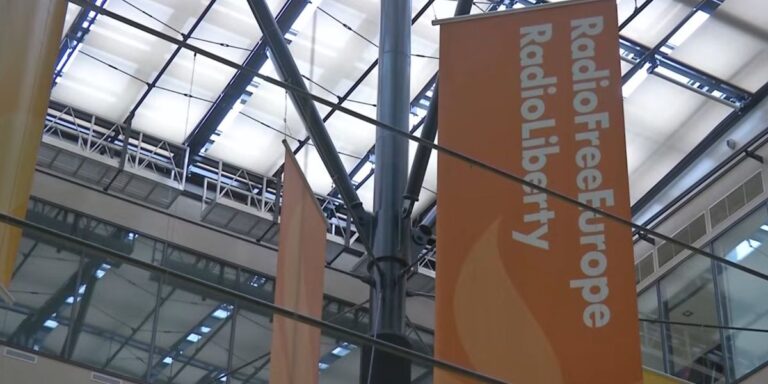 La bandiera di Radio Free Europe