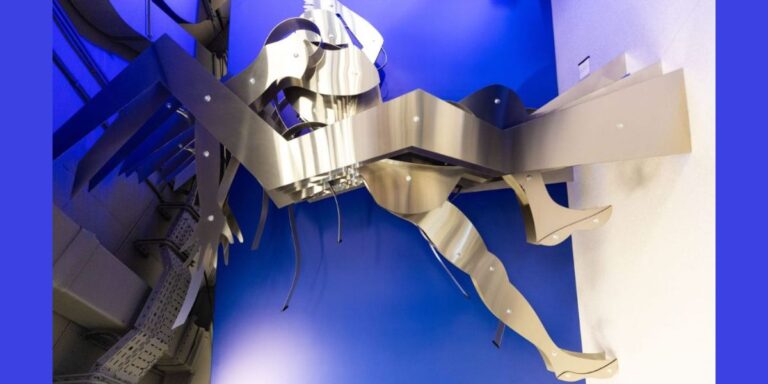 Scultura d’acciaio realizzata da Paolo Coia per il il Medical Center Orthotics & Prosthetics (MCOP), un polo d’avanguardia per protesi e riabilitazione in Ucraina.