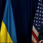 Il presidente ucraino Zelenski sorride mentre Trump dice che Putin vuole il successo dell'Ucraina nella conferenza stampa dopo l'incontro a Mar a Lago, negli Stati Uniti