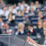 La presidente della Commissione Europea Ursula von der Leyen durante un intervento