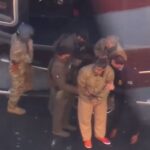 Il presidente venezuelano Maduro in manette viene trasportato su un elicottero