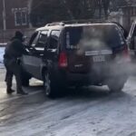 Il momento in cui Renee Nicole Good viene sparata da un agente dell'ICE a Minneapolis