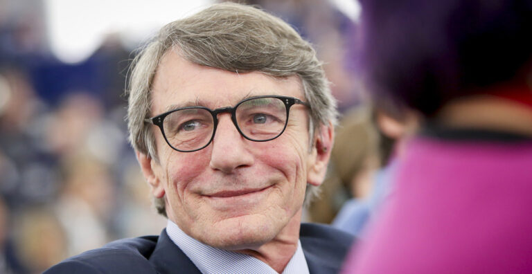Un sorridente David Sassoli, presidente del parlamento europeo, scomparso 4 anni fa