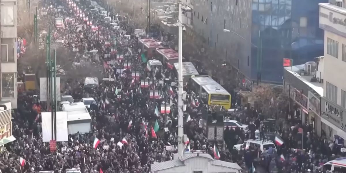 Un'immagine di una delle tante proteste di queste settimane in Iran
