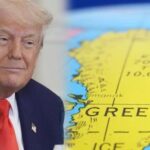 Sulla sinistra Trump che sorride con un ghigno, sulla destra una cartografia della Groenlandia.